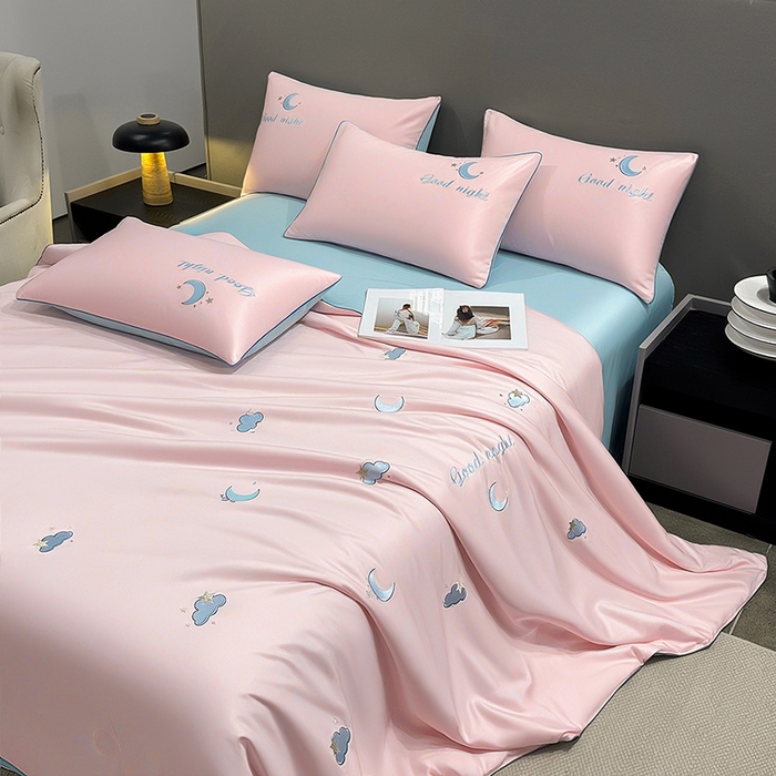 Cooling Blanket Hot Sleepers - Fade Resistant Machine Washable Thin Quilt